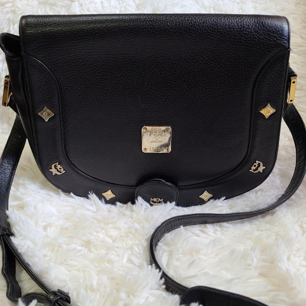 💯 Authentic MCM Sling bag🍀